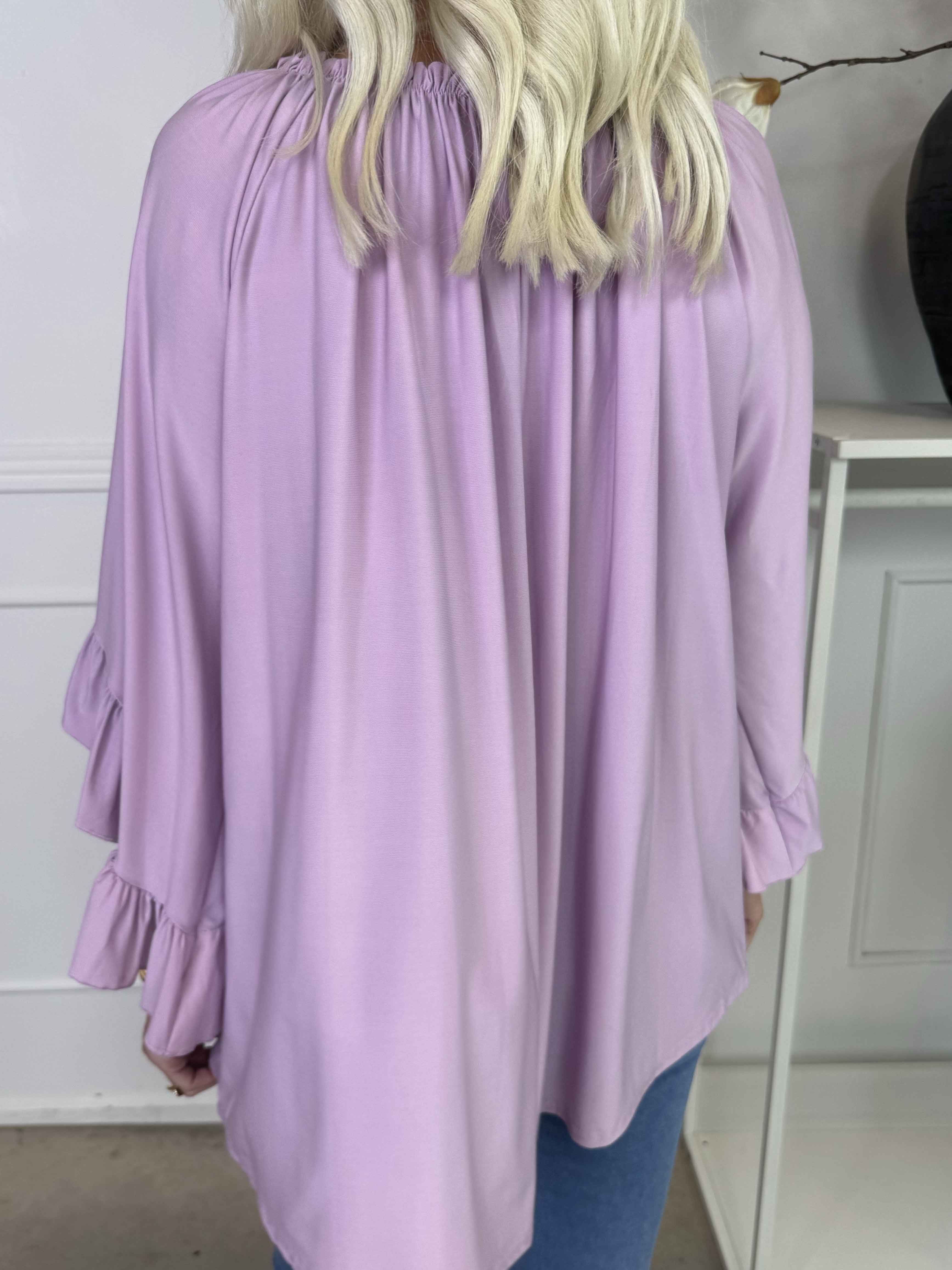 Anneli - Söt elastisk tunika med volangärmar